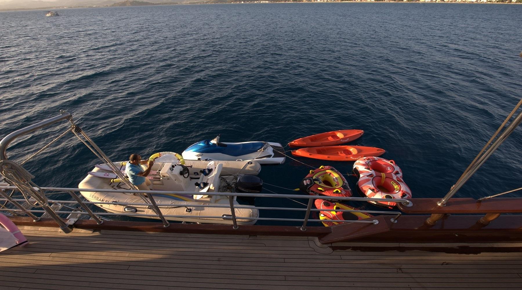 Berrak Su gulet amenities interior cabin in Türkiye