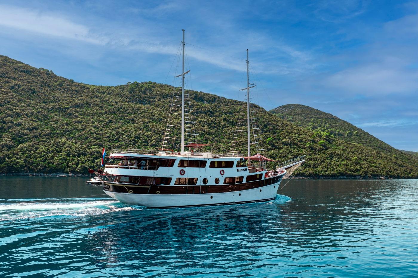 Cesarica — life on board