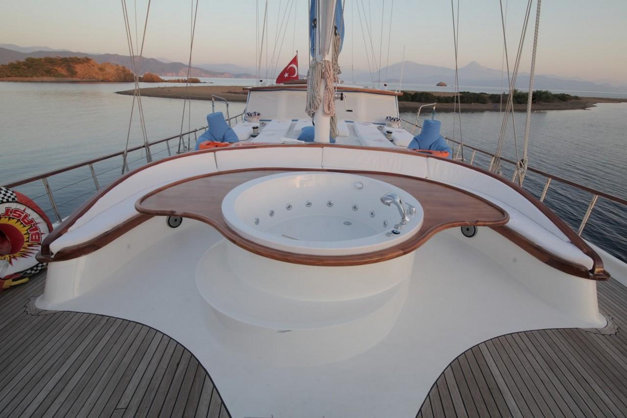 Ece Berrak gulet amenities exterior deck in Türkiye