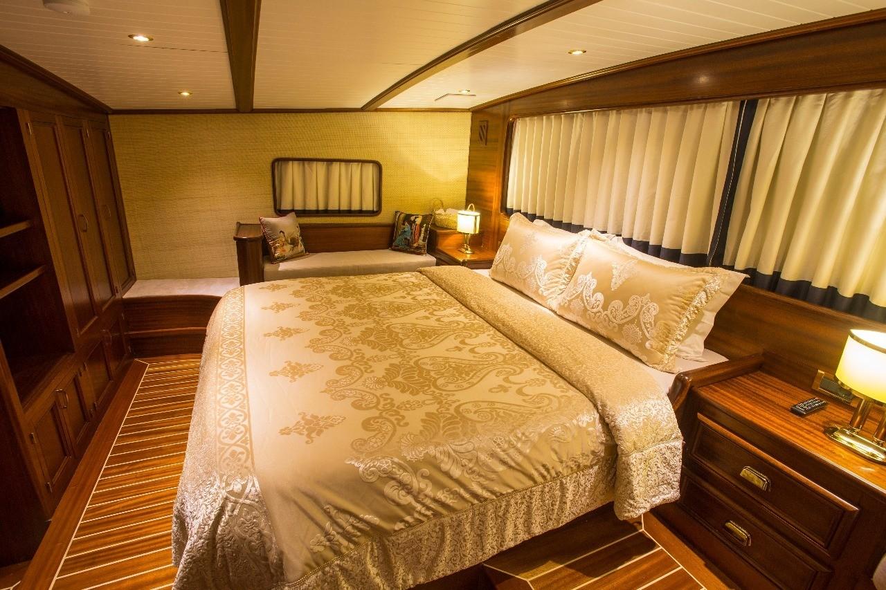 Ece Berrak gulet accommodation interior cabin in Türkiye