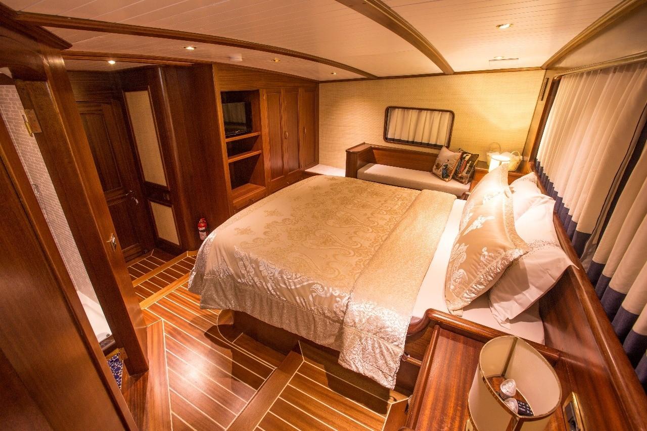 Ece Berrak gulet accommodation interior cabin in Türkiye