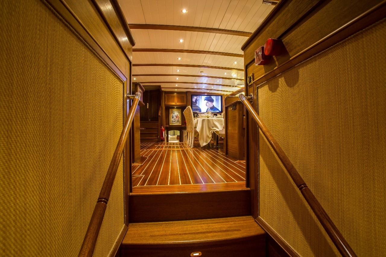 Ece Berrak gulet amenities interior cabin in Türkiye