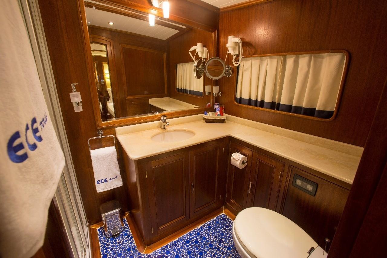Ece Berrak gulet accommodation interior cabin in Türkiye