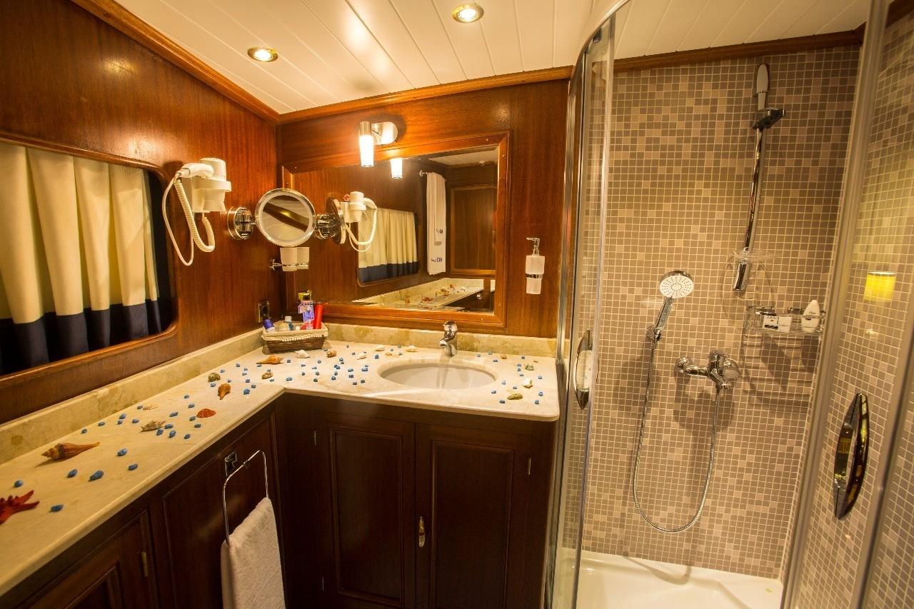 Ece Berrak gulet accommodation interior cabin in Türkiye