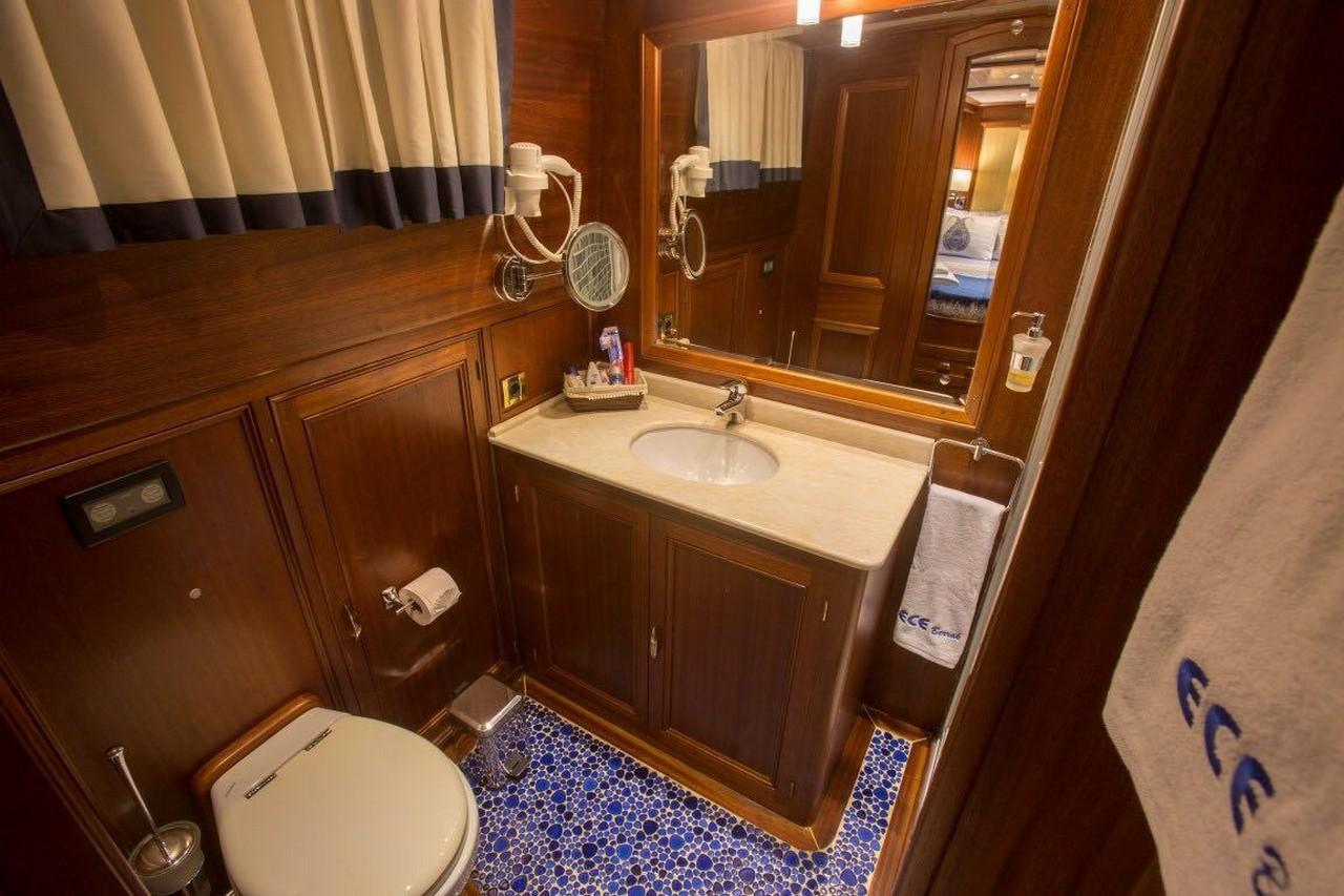 Ece Berrak gulet accommodation interior cabin in Türkiye