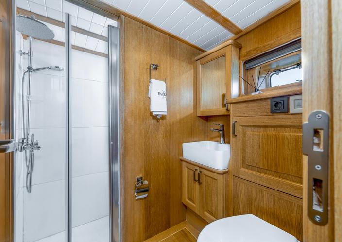 Eagle Eyes gulet accommodation interior cabin in Türkiye