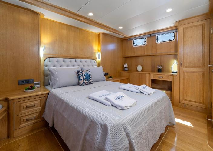 Eagle Eyes gulet accommodation interior cabin in Türkiye