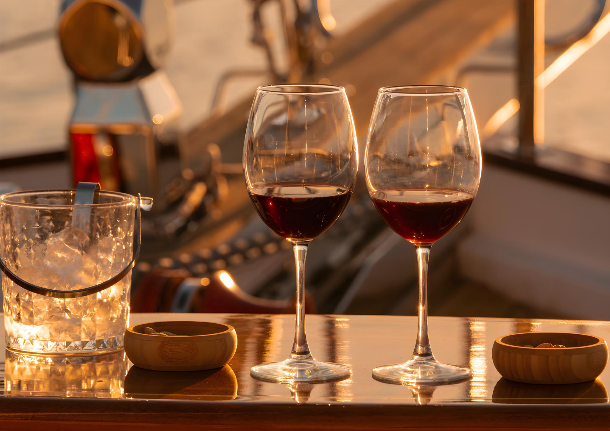 Eagle Eyes gulet amenities lifestyle dining in Türkiye