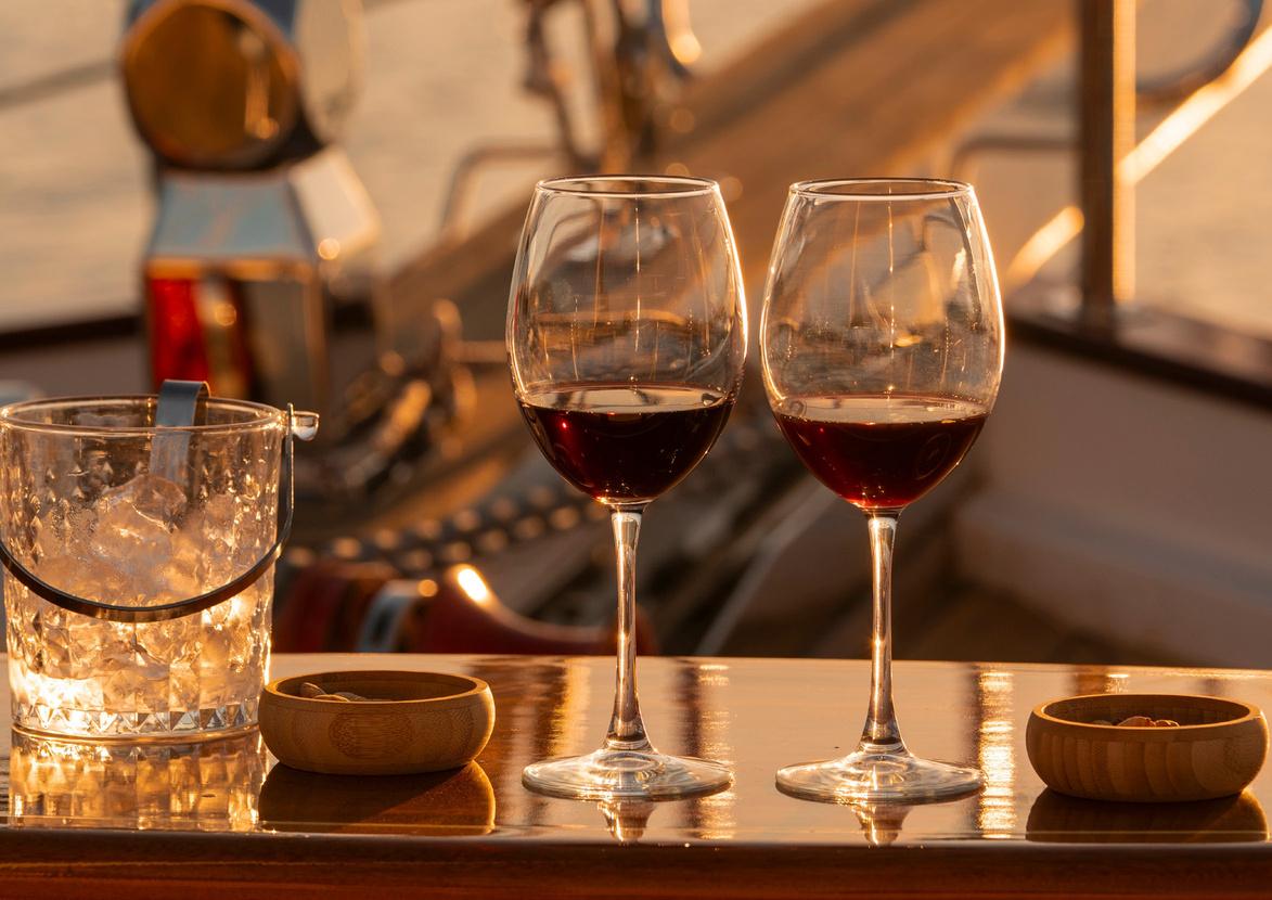 Eagle Eyes gulet amenities lifestyle dining in Türkiye