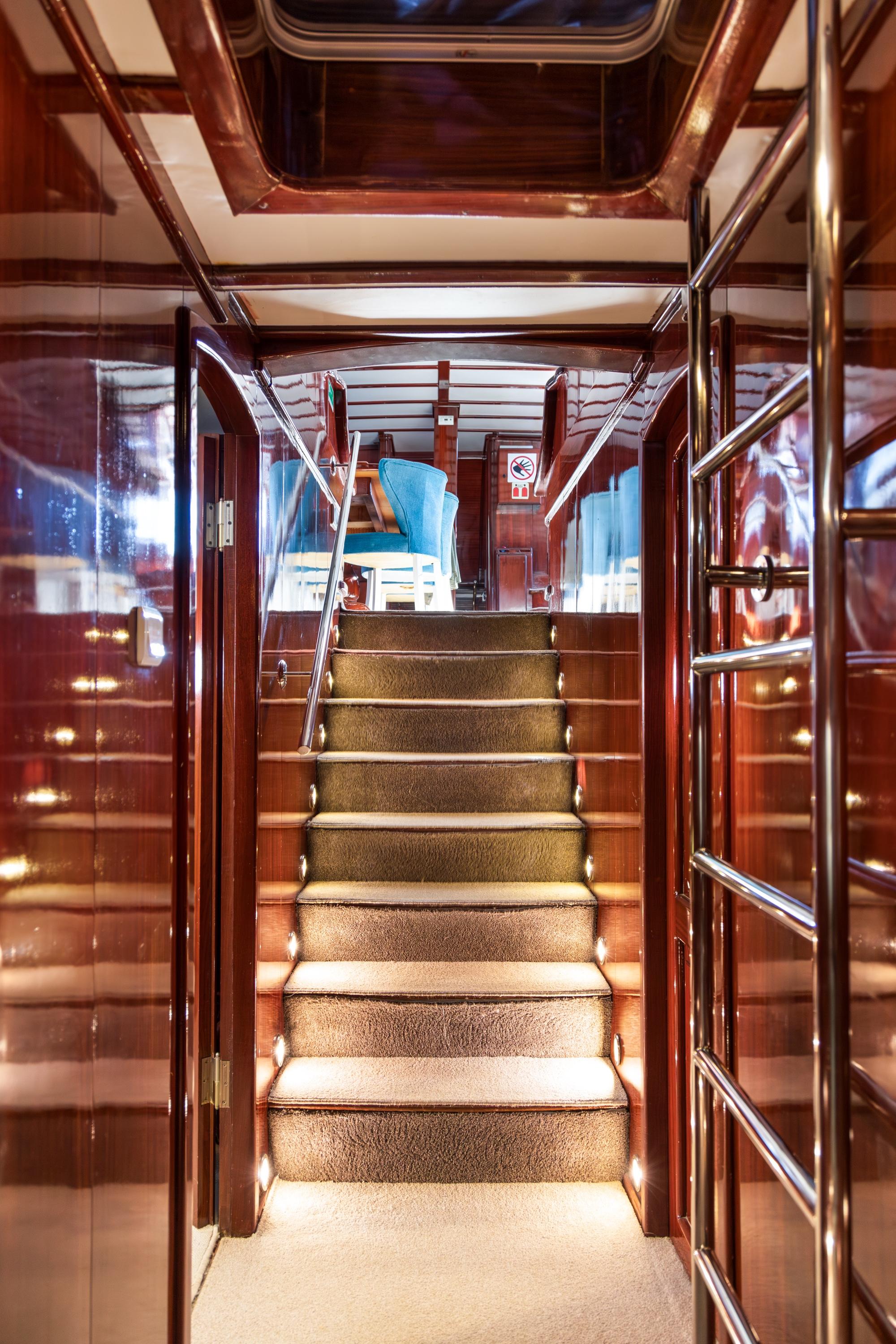 Phoenix Bronze gulet interior cabin in Croatia