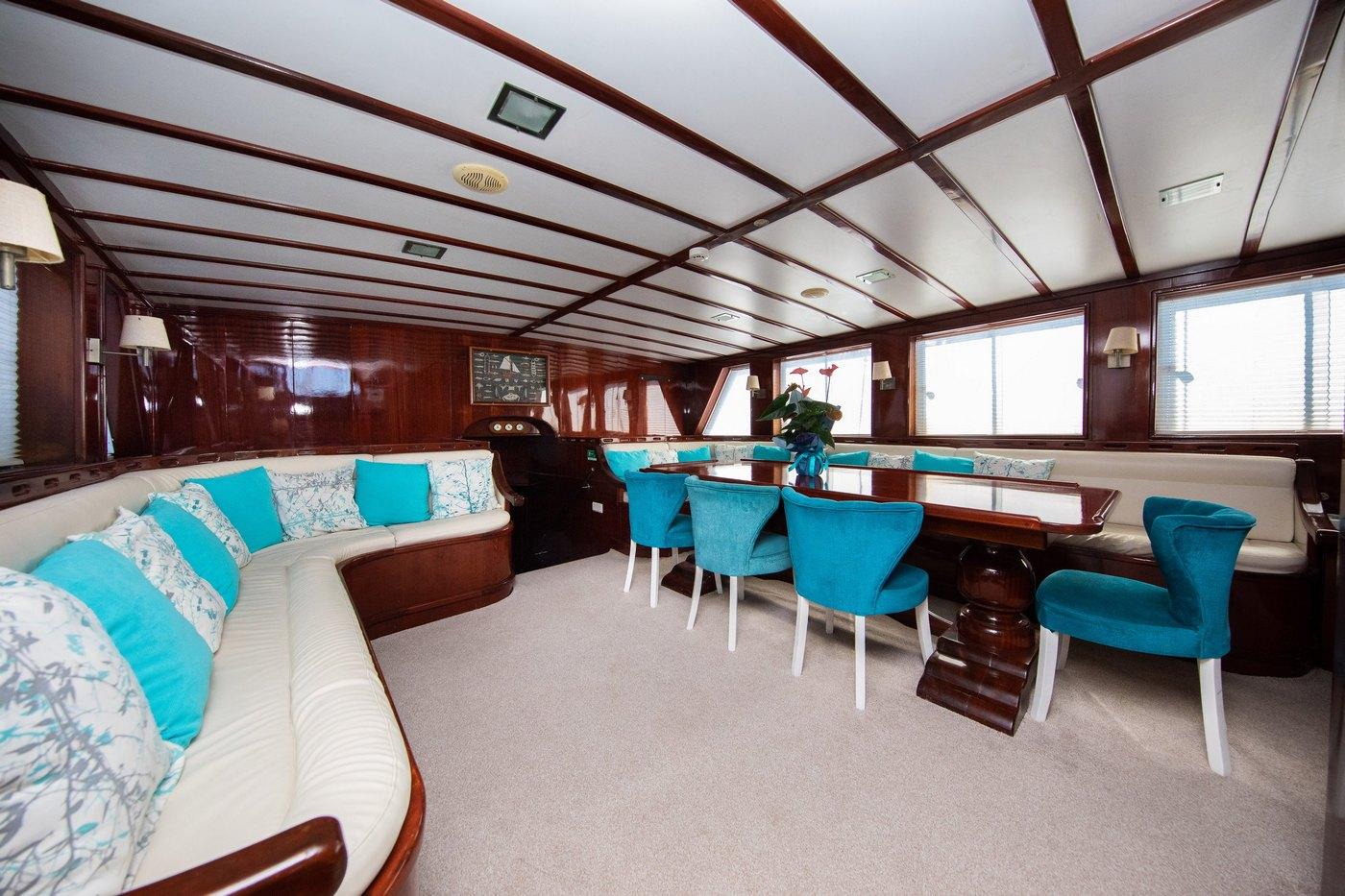 Vivere gulet amenities interior cabin in Croatia
