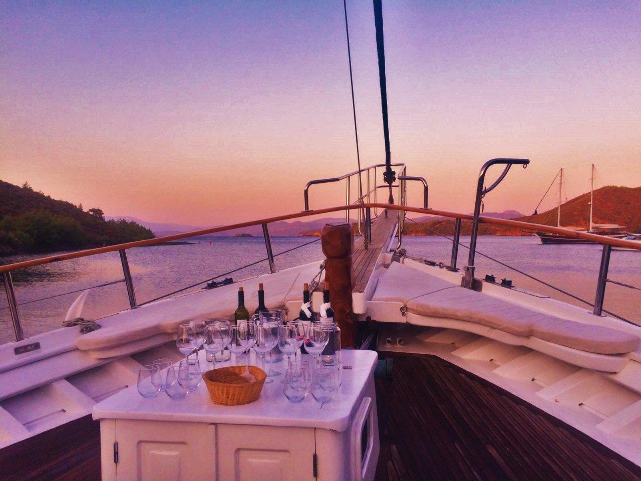 La Reine gulet amenities lifestyle dining in Greece