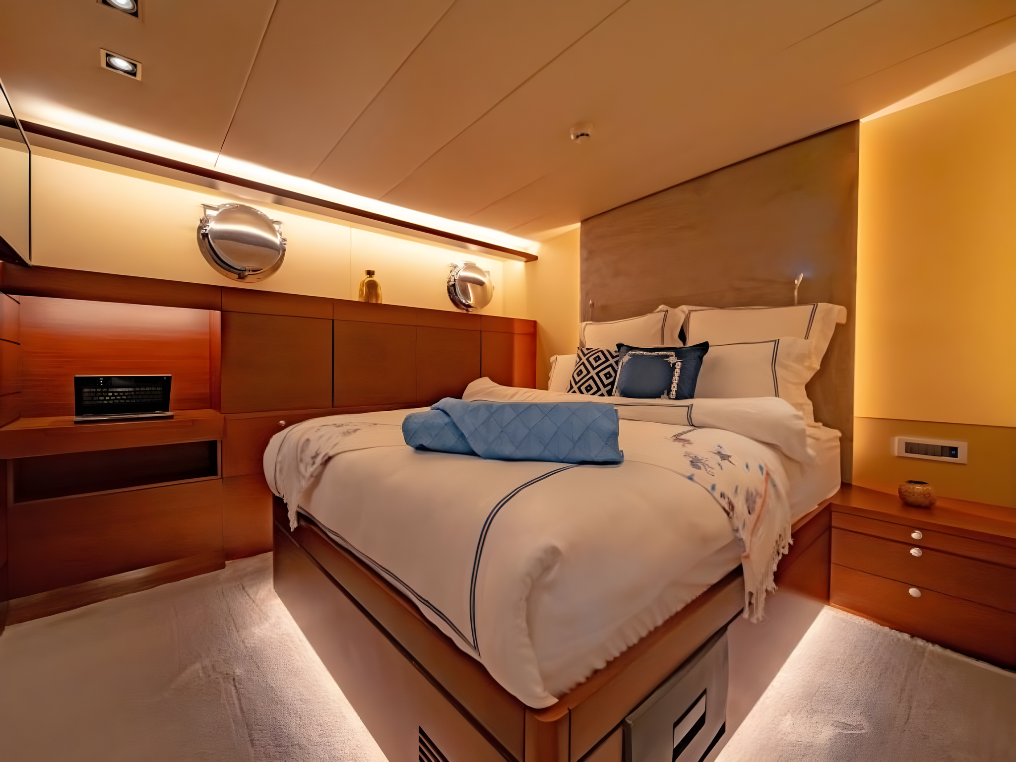 Double Eagle gulet accommodation interior cabin in Türkiye