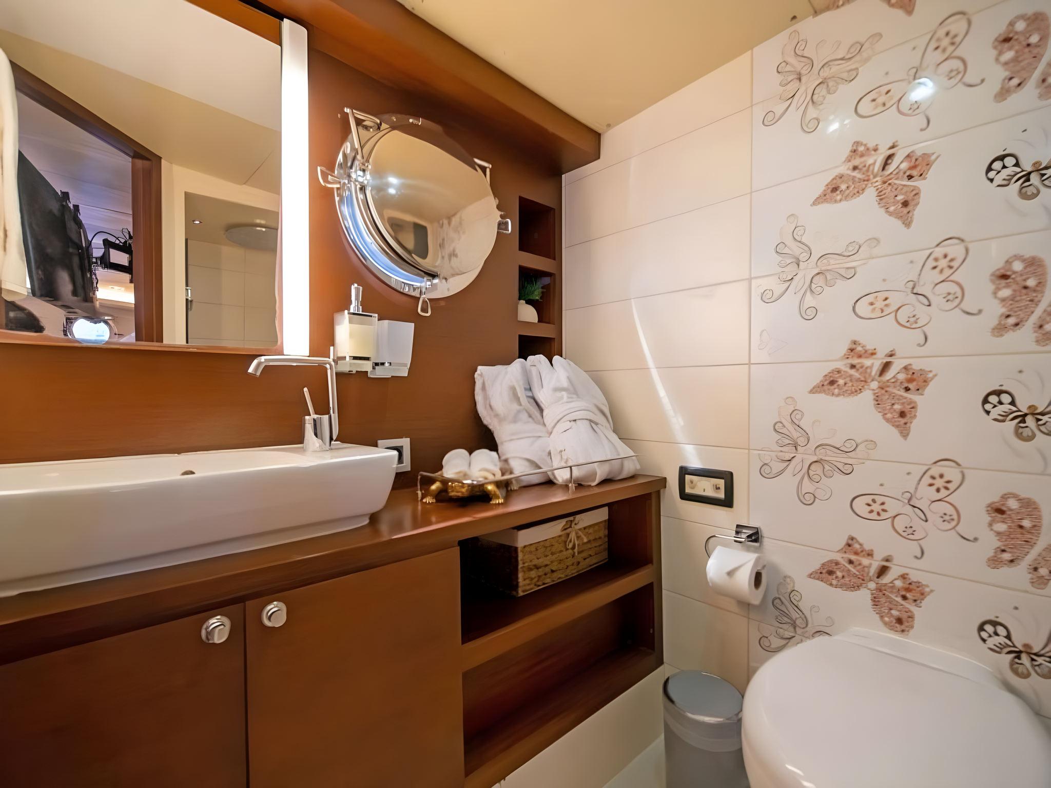 Double Eagle gulet accommodation interior cabin in Türkiye