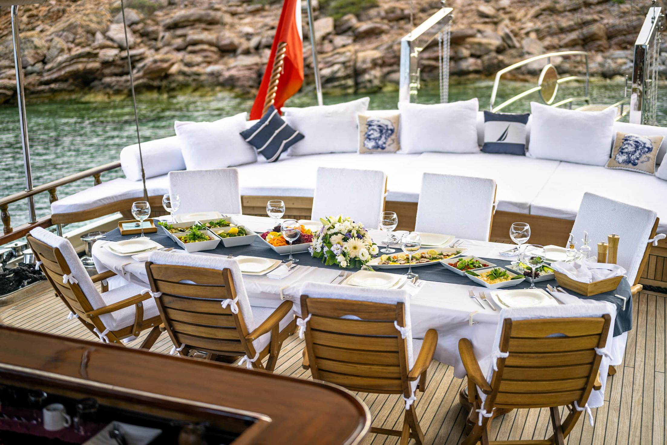Estrella De Mar gulet amenities lifestyle dining in Türkiye