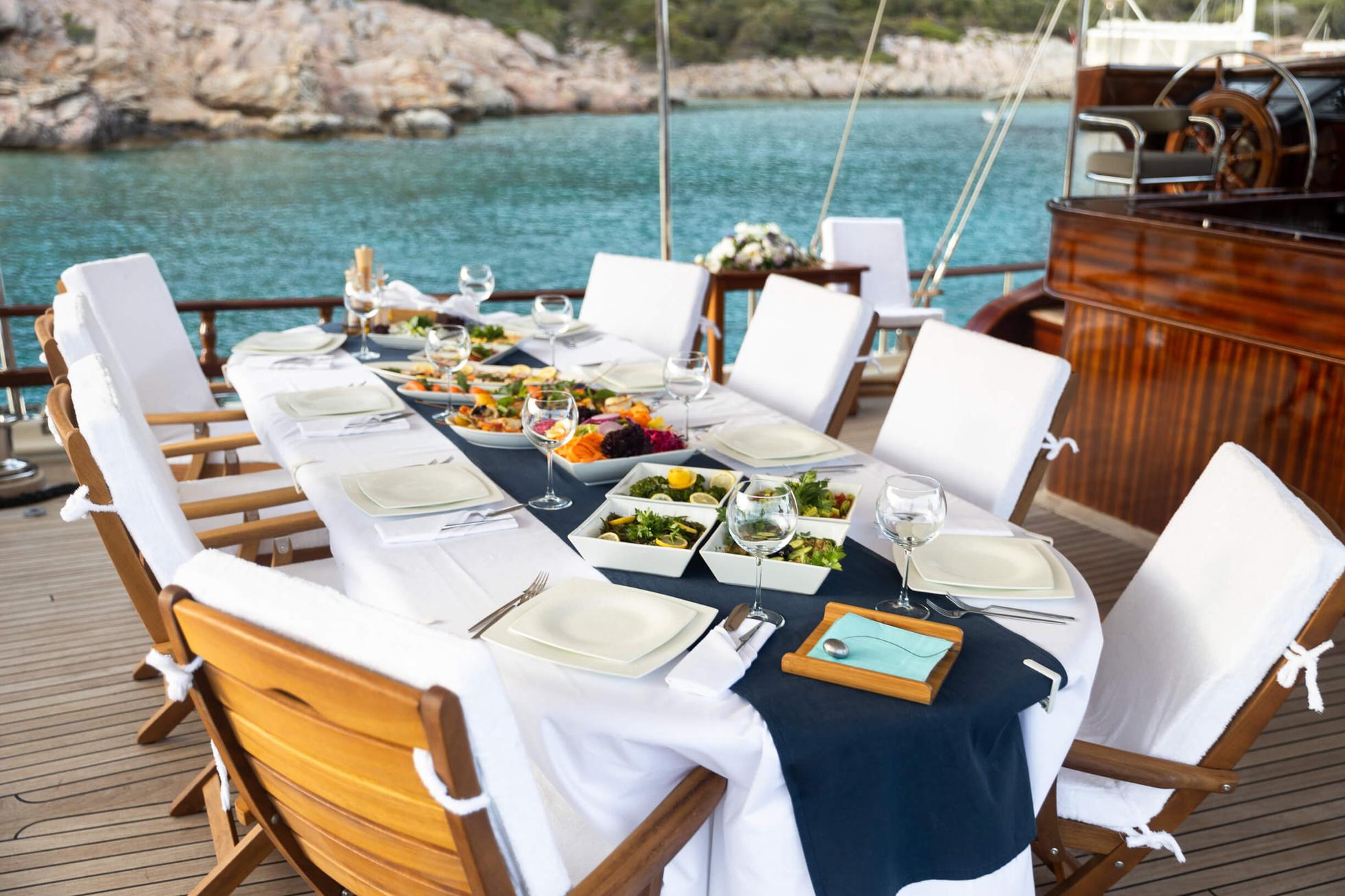 Estrella De Mar gulet amenities lifestyle dining in Türkiye