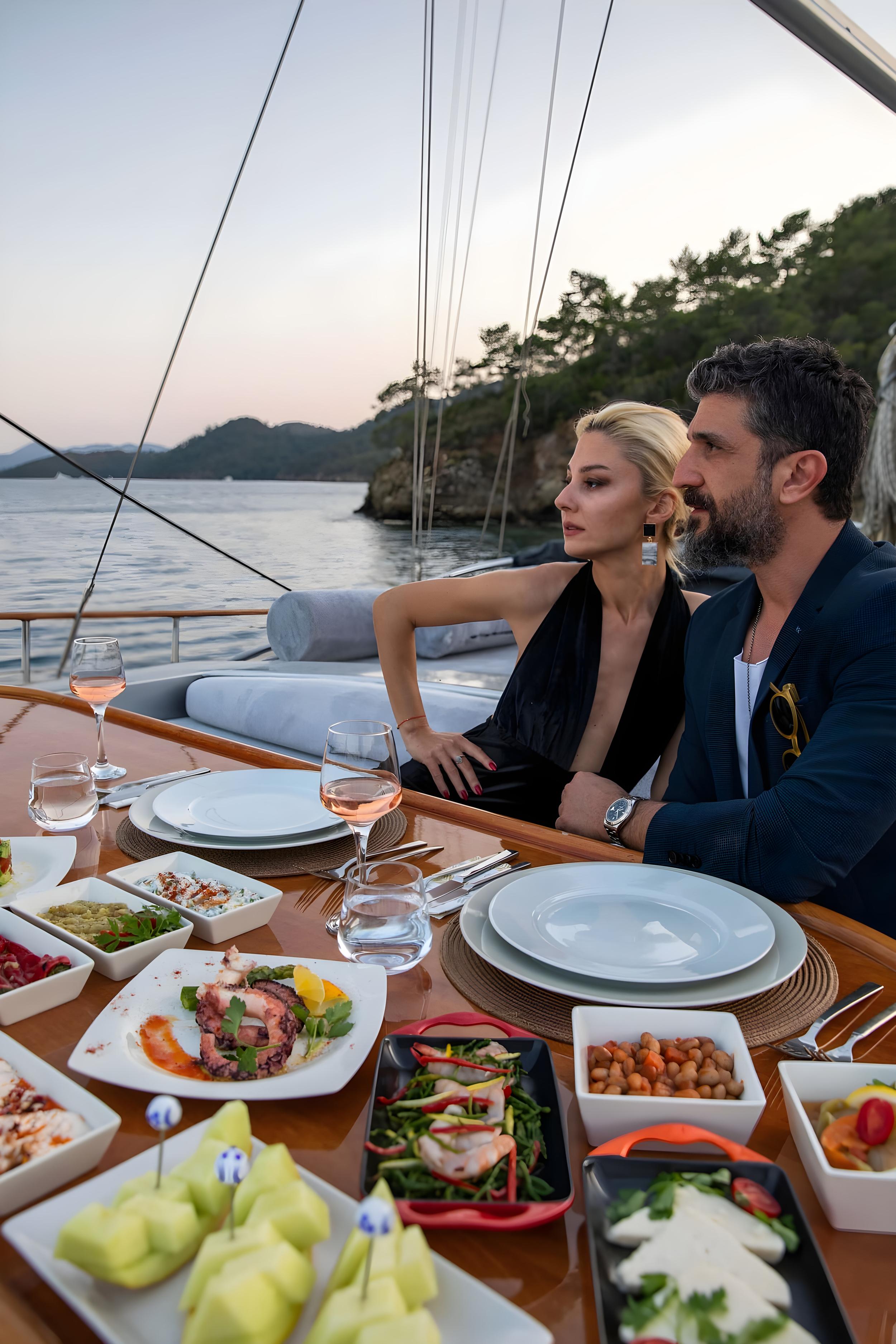 Estrella De Mar gulet amenities lifestyle dining in Türkiye