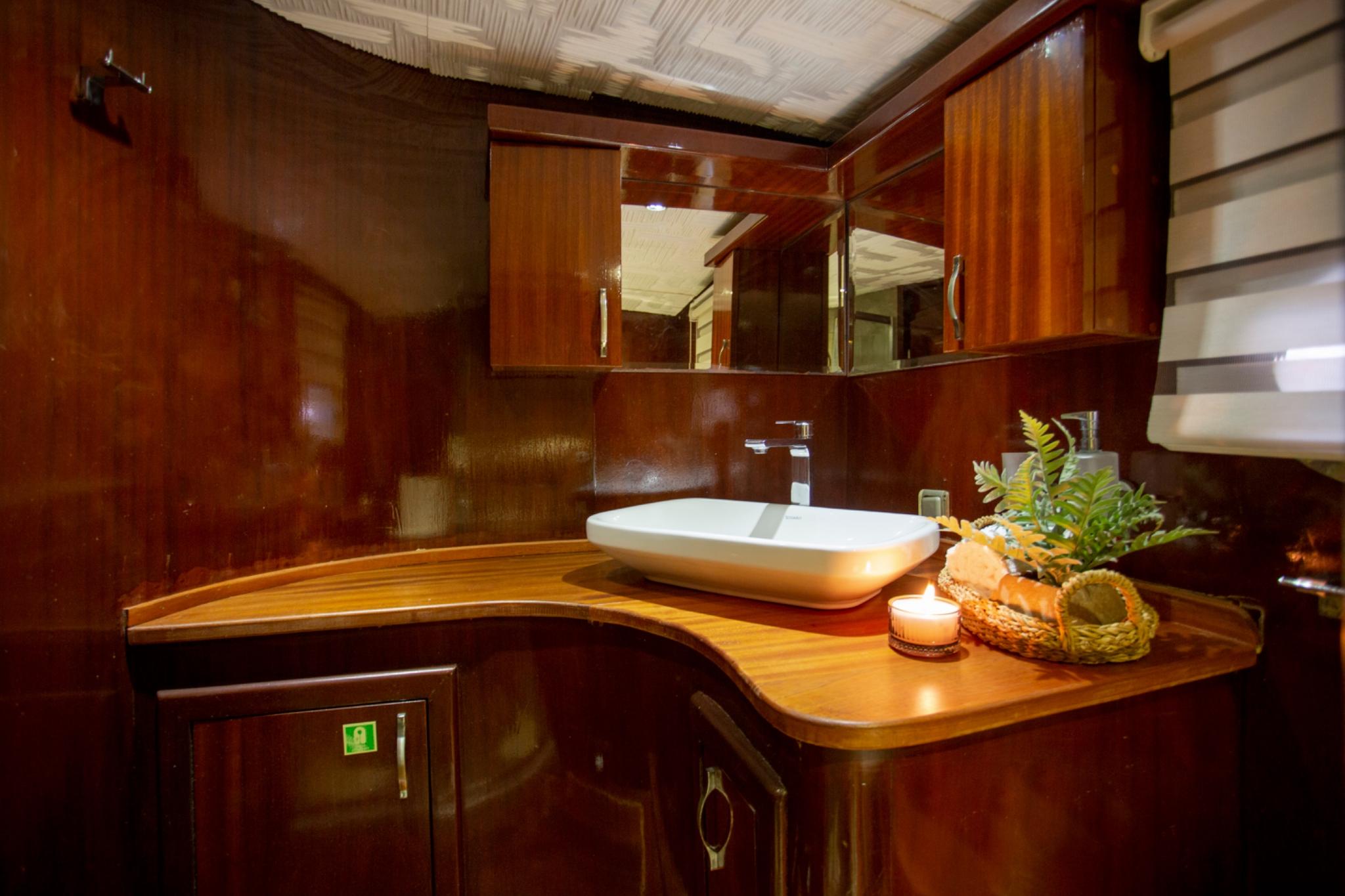 Yuce Bey 1 gulet accommodation interior cabin in Türkiye