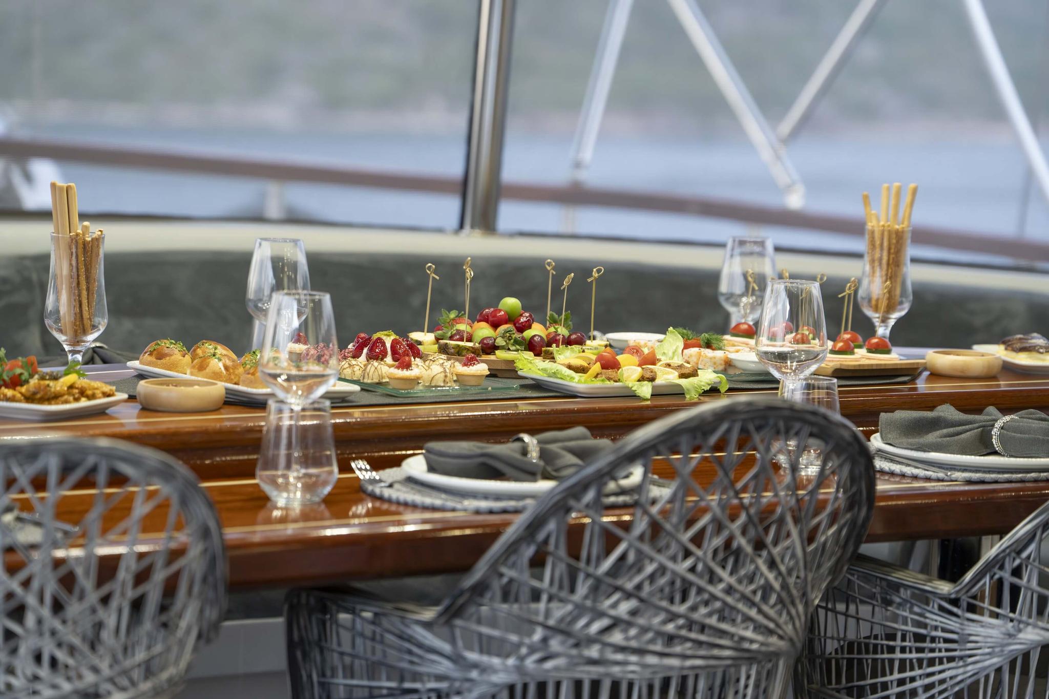 Kaan Ayaz gulet amenities lifestyle dining in Türkiye