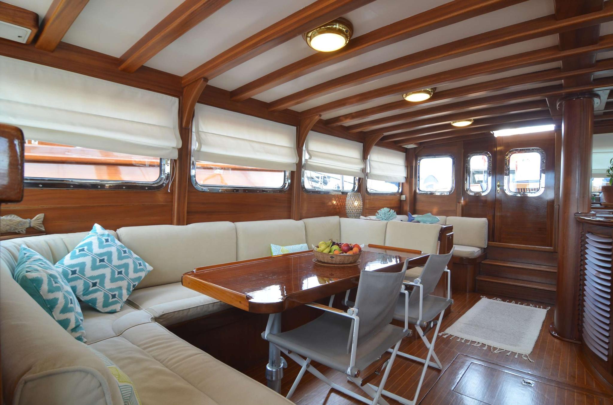 Mar & Mar gulet amenities exterior deck in Italy