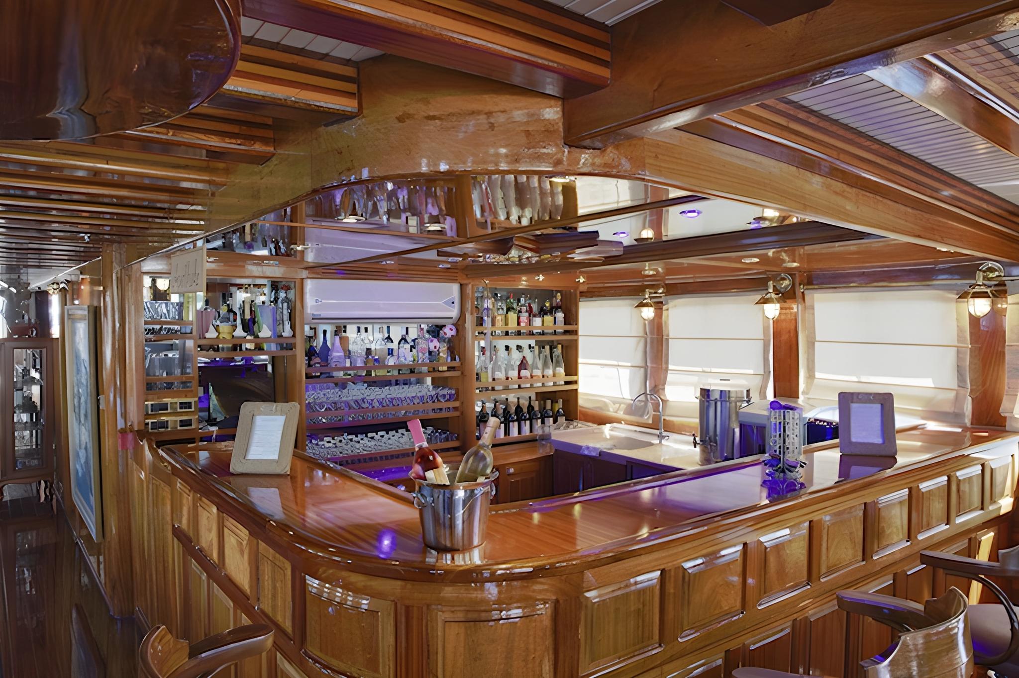 Grand Admiral gulet amenities interior cabin in Türkiye