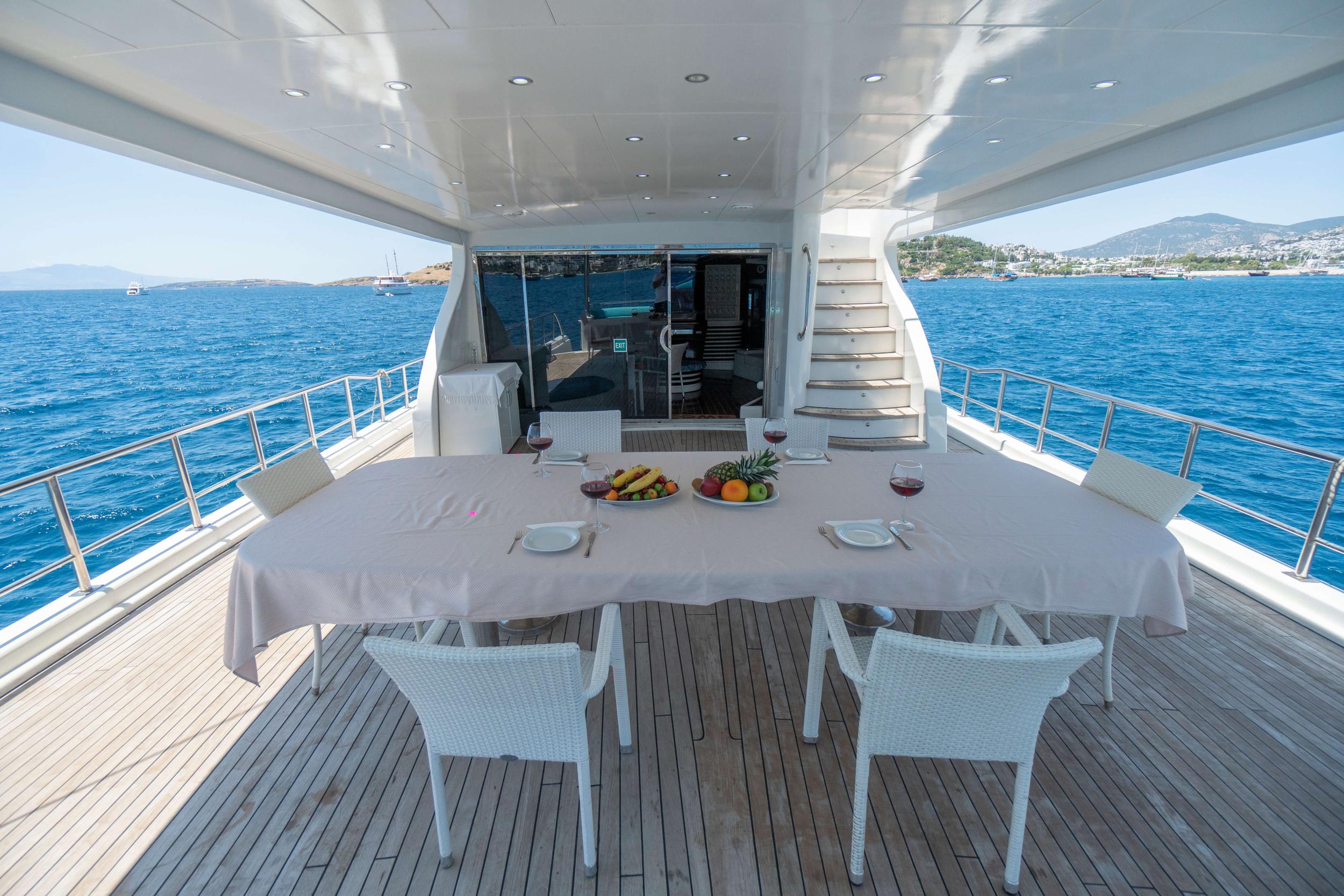 Esma Sultan gulet amenities lifestyle dining in Türkiye