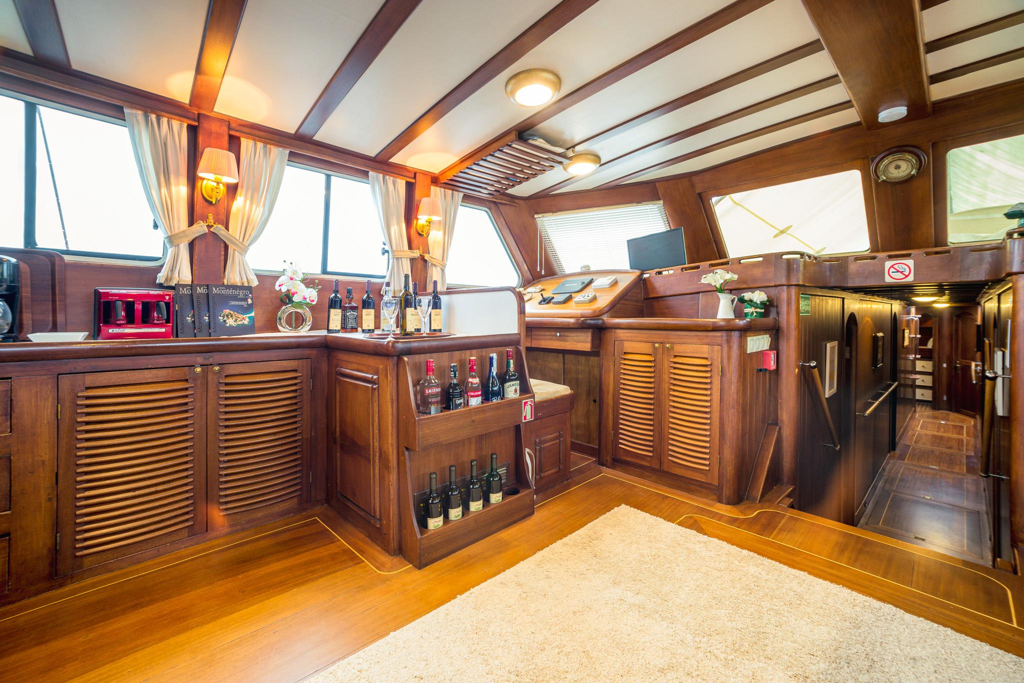 Kaptan Sevket gulet amenities interior cabin in Montenegro