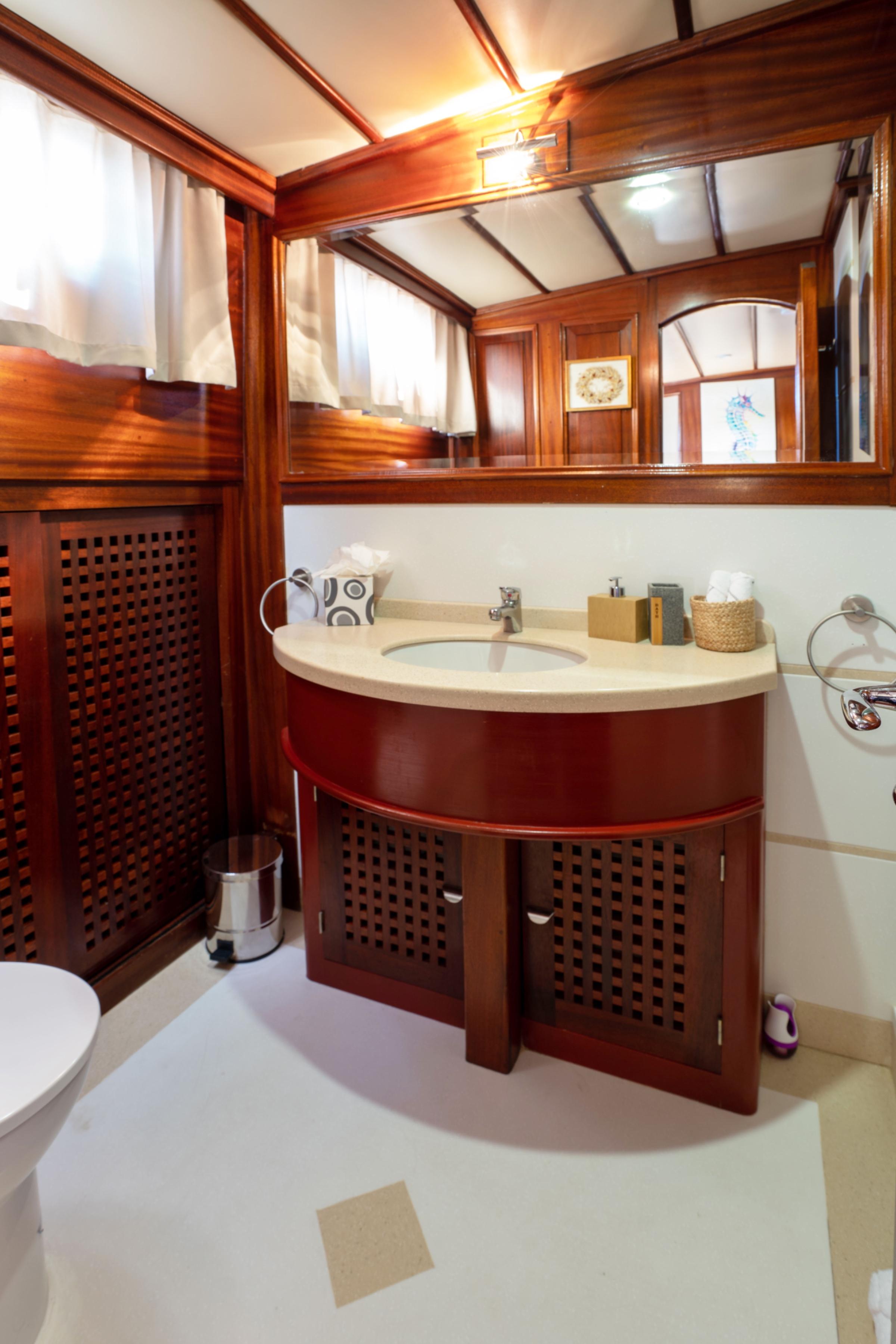 Elianora gulet accommodation interior cabin in Italy