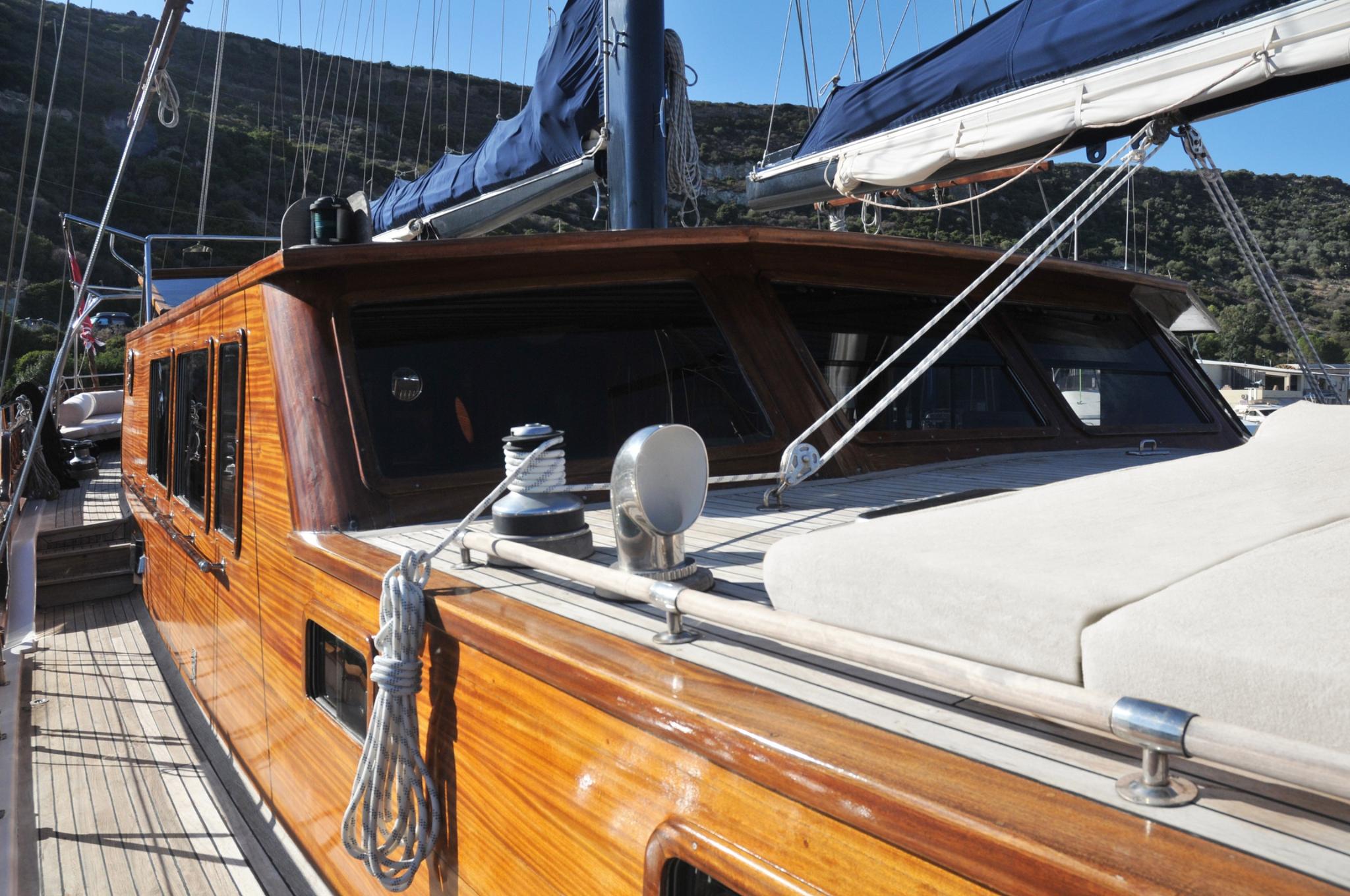 traditional wooden wheelhouse with panoramic windows and forward deck featuring mast rigging