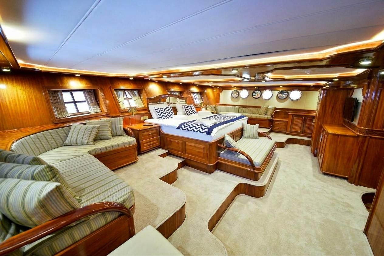 Queen Atlantis gulet accommodation interior cabin in Türkiye