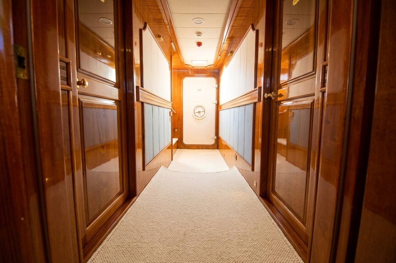 Queen Atlantis gulet accommodation interior cabin in Türkiye