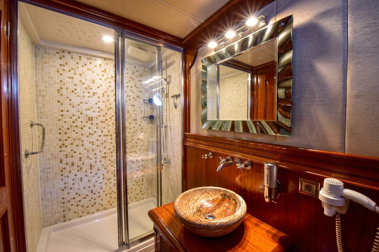 Queen Atlantis gulet accommodation interior cabin in Türkiye