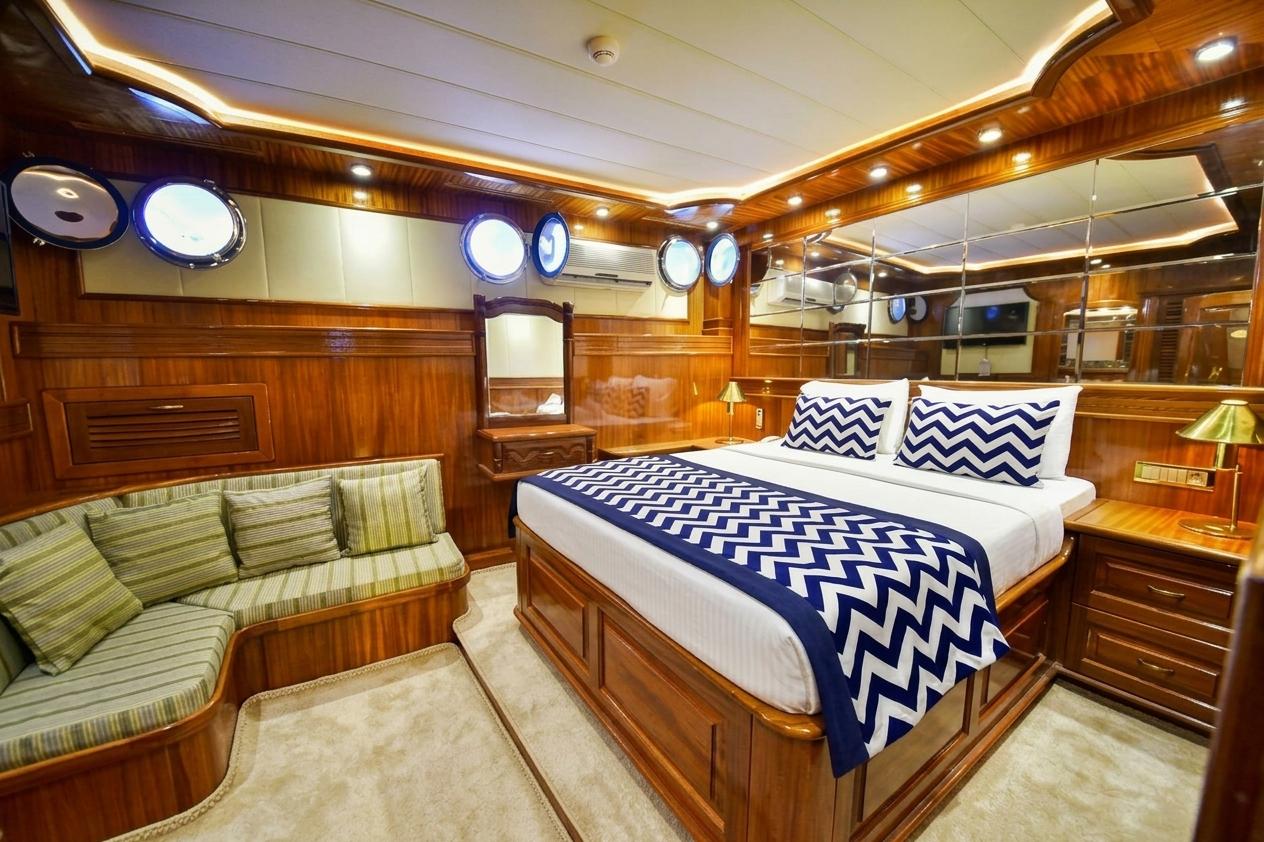 Queen Atlantis gulet accommodation interior cabin in Türkiye