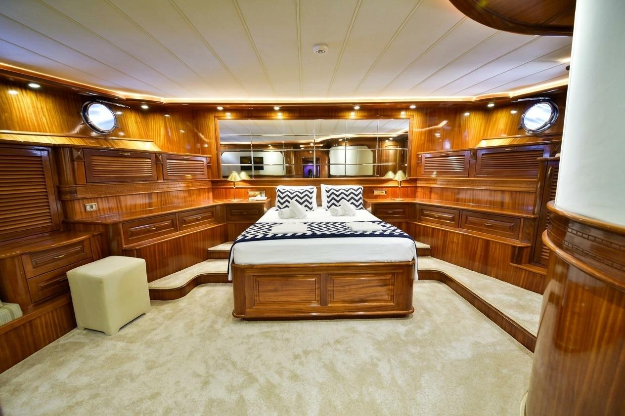 Queen Atlantis gulet accommodation interior cabin in Türkiye