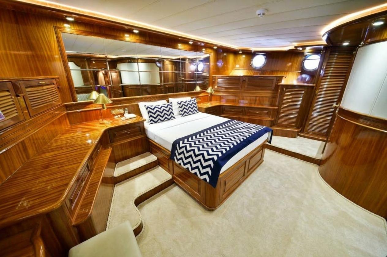 Queen Atlantis gulet accommodation interior cabin in Türkiye