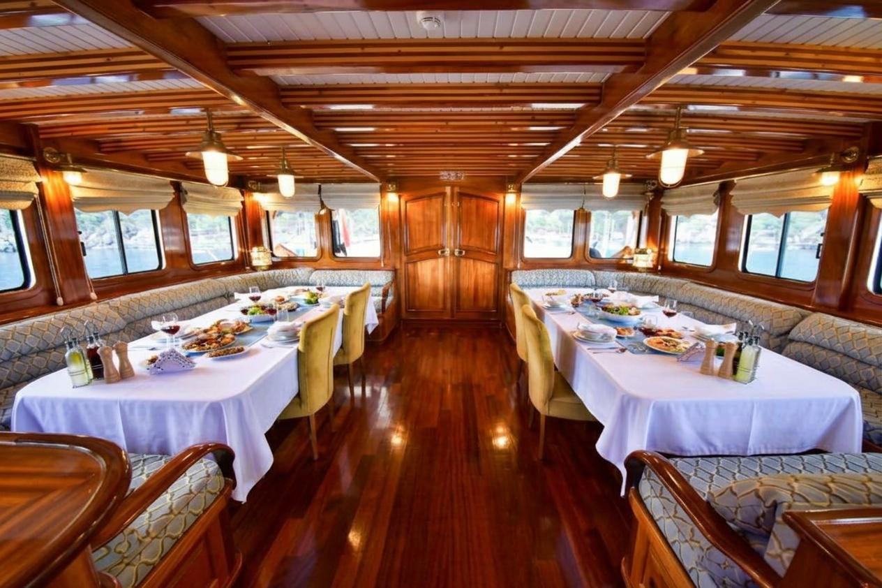 Queen Atlantis gulet amenities interior cabin in Türkiye
