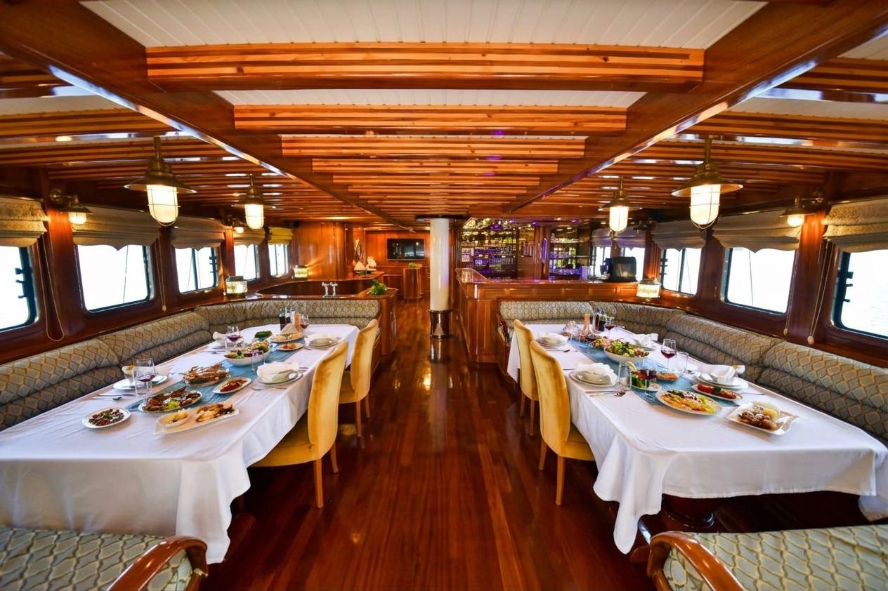 Queen Atlantis gulet amenities interior cabin in Türkiye