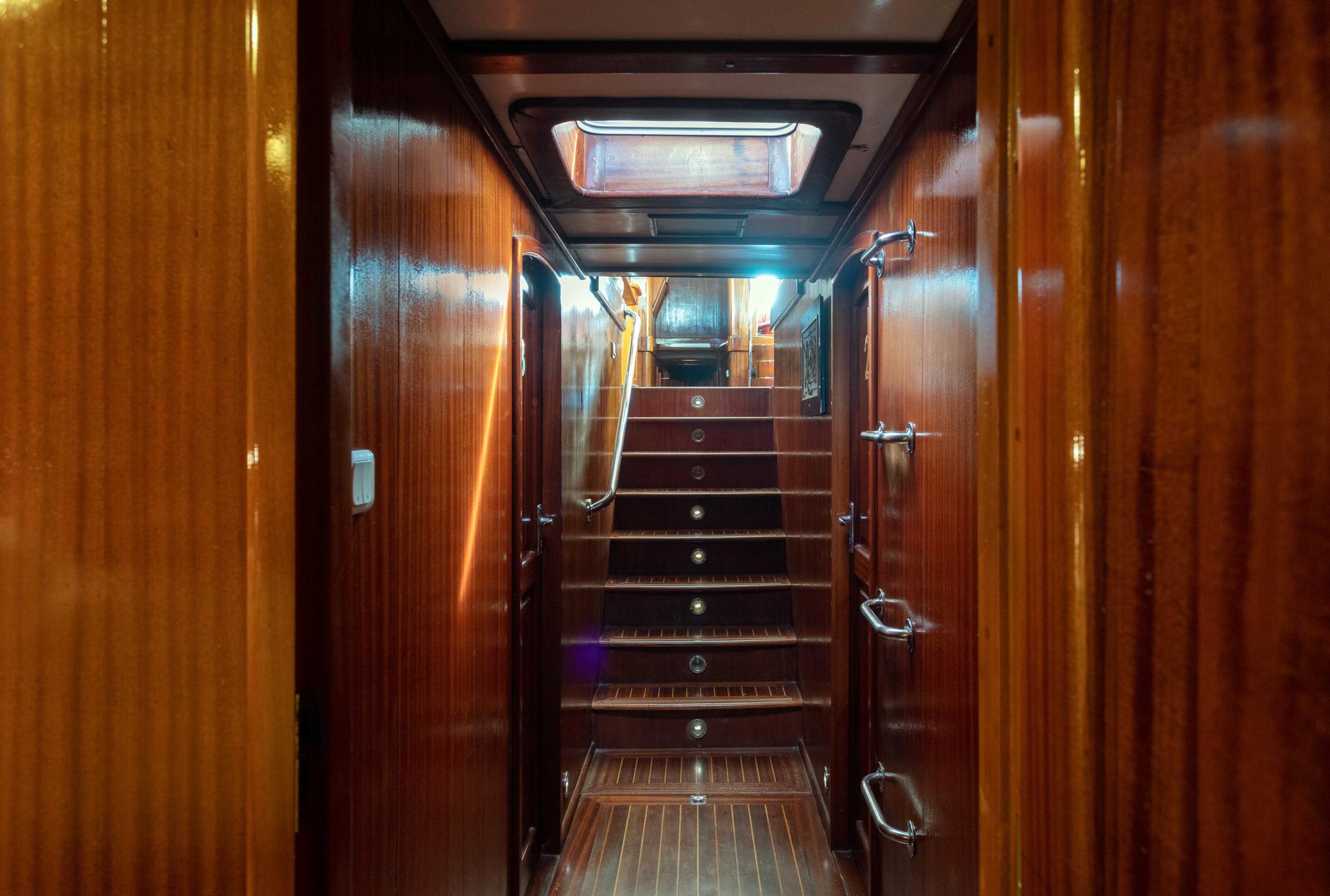 Tersane IV gulet amenities interior cabin in Italy