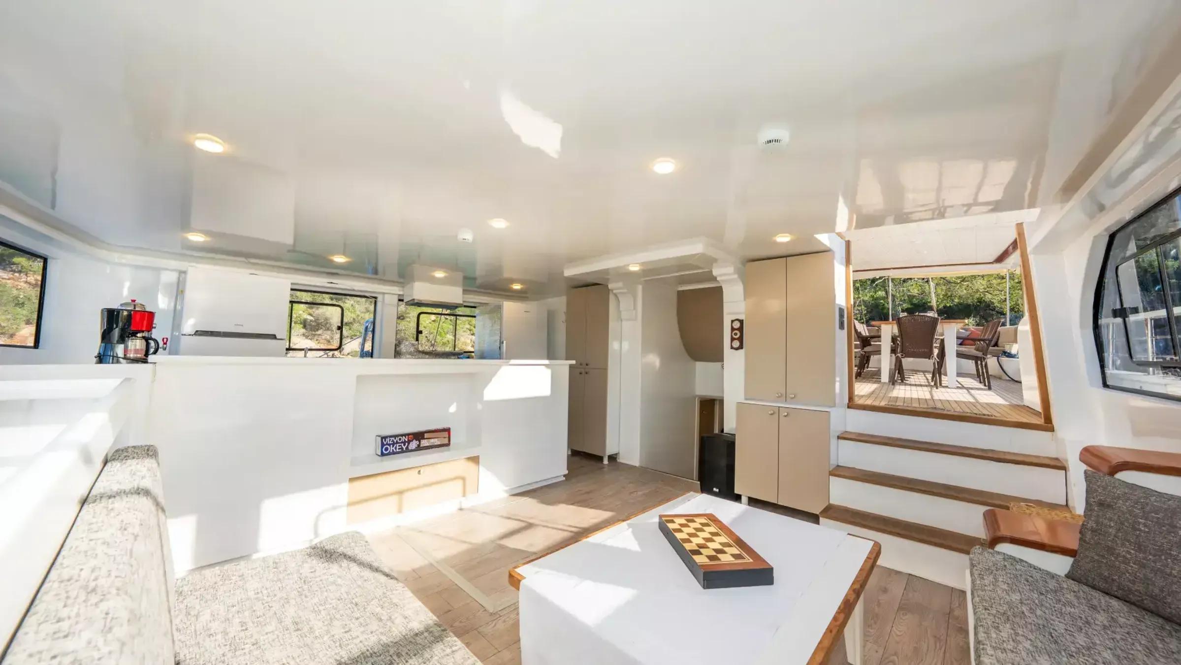 Holiday 5 gulet amenities interior cabin in Türkiye