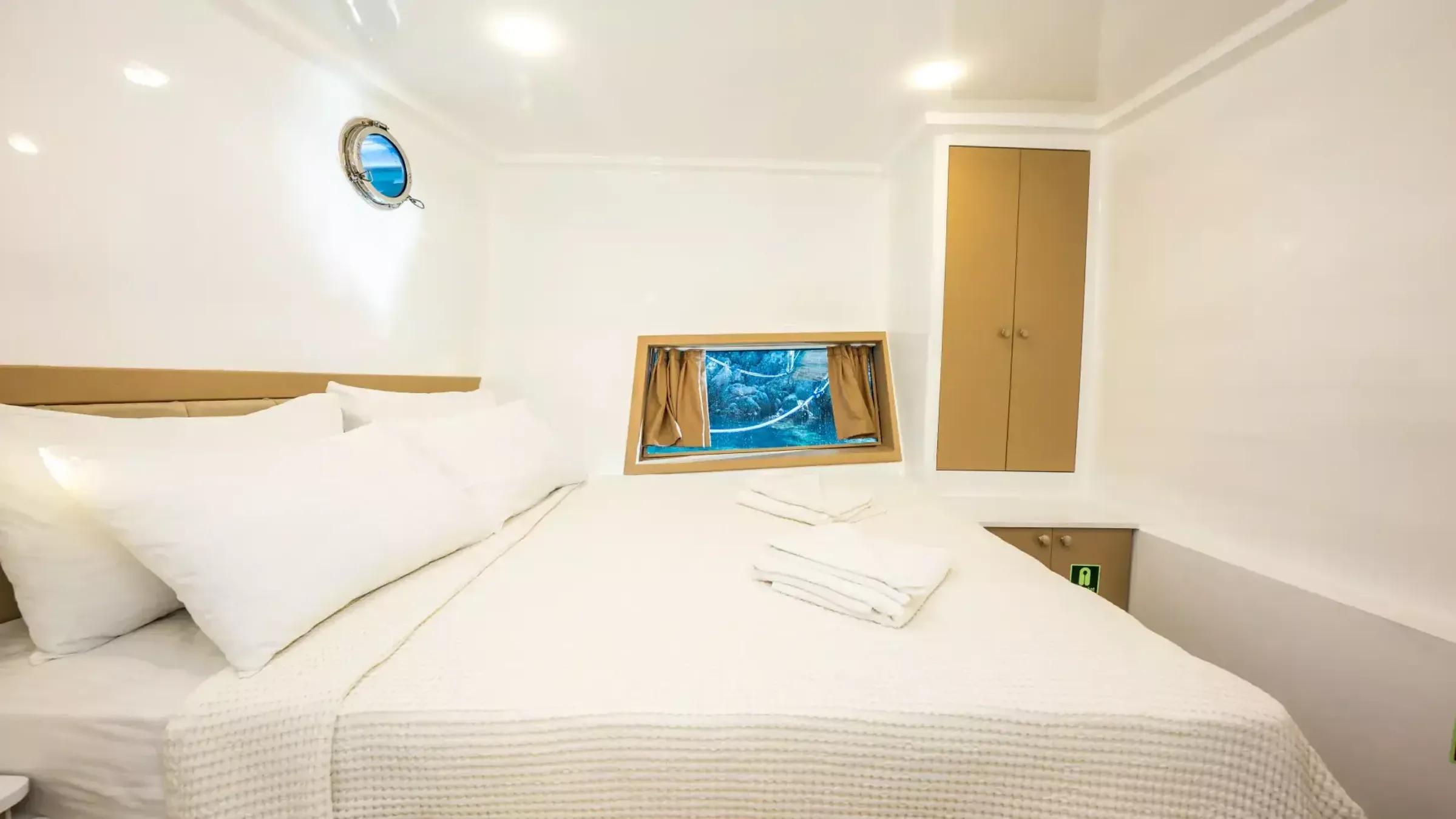 Holiday 5 gulet accommodation interior cabin in Türkiye