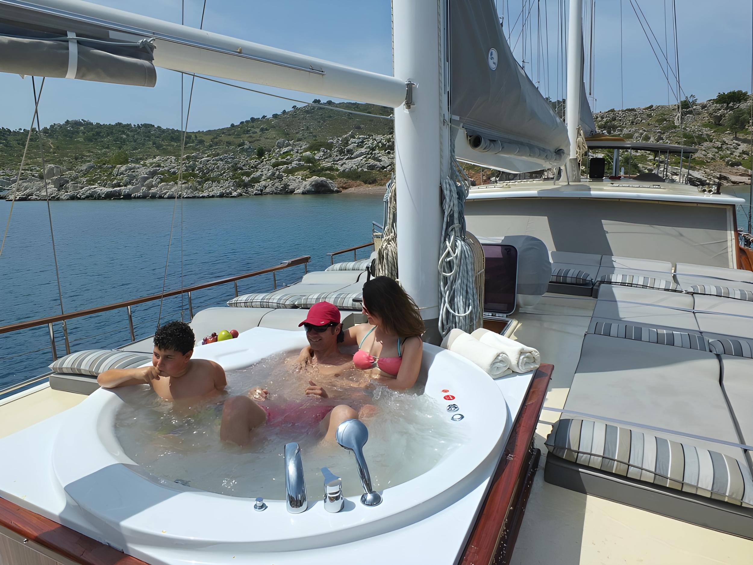 Kaptan Mehmet Bugra gulet amenities lifestyle dining in Türkiye