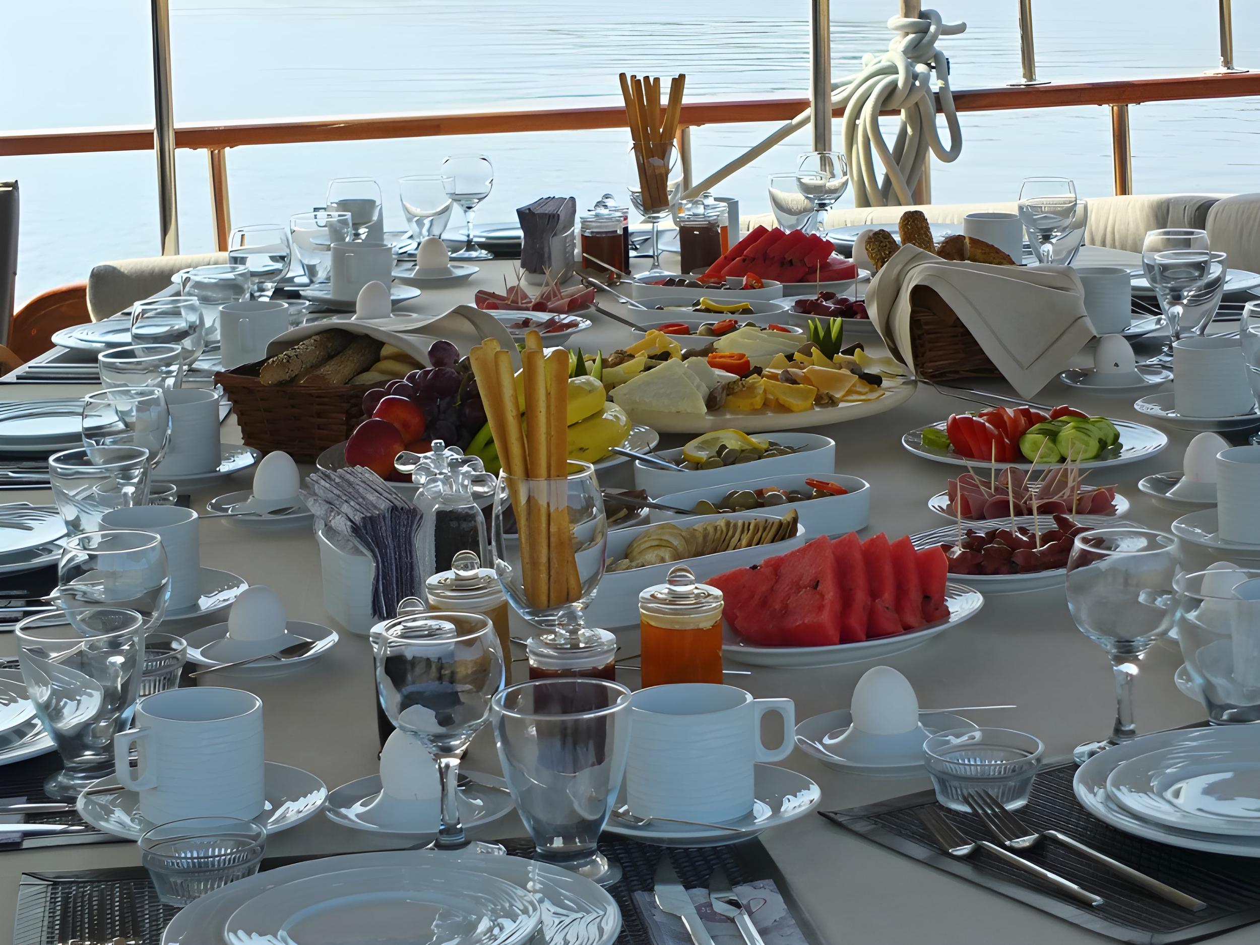 Kaptan Mehmet Bugra gulet lifestyle dining in Türkiye