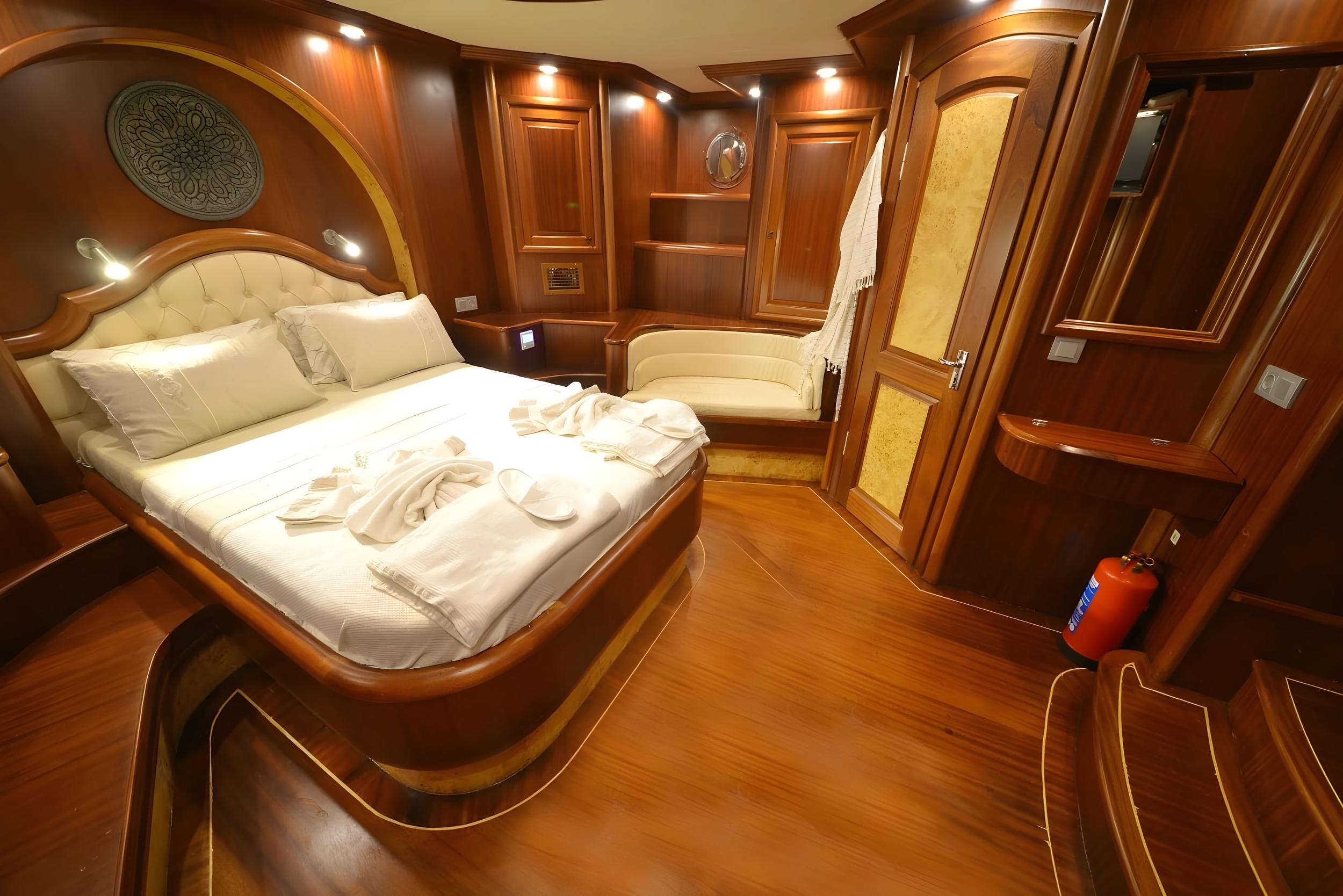 Kaptan Mehmet Bugra gulet accommodation interior cabin in Türkiye