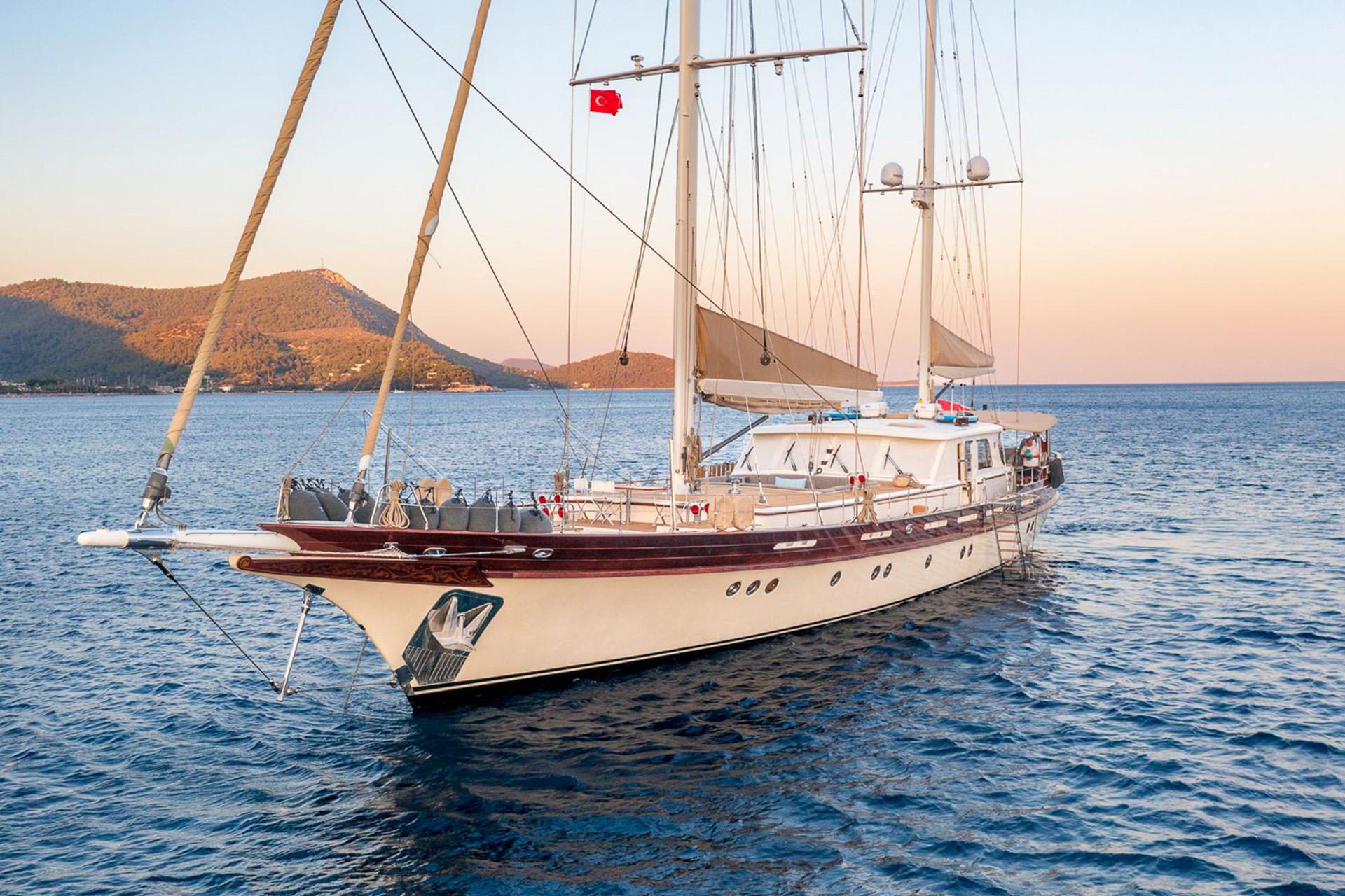 Zelda gulet amenities exterior deck in Türkiye