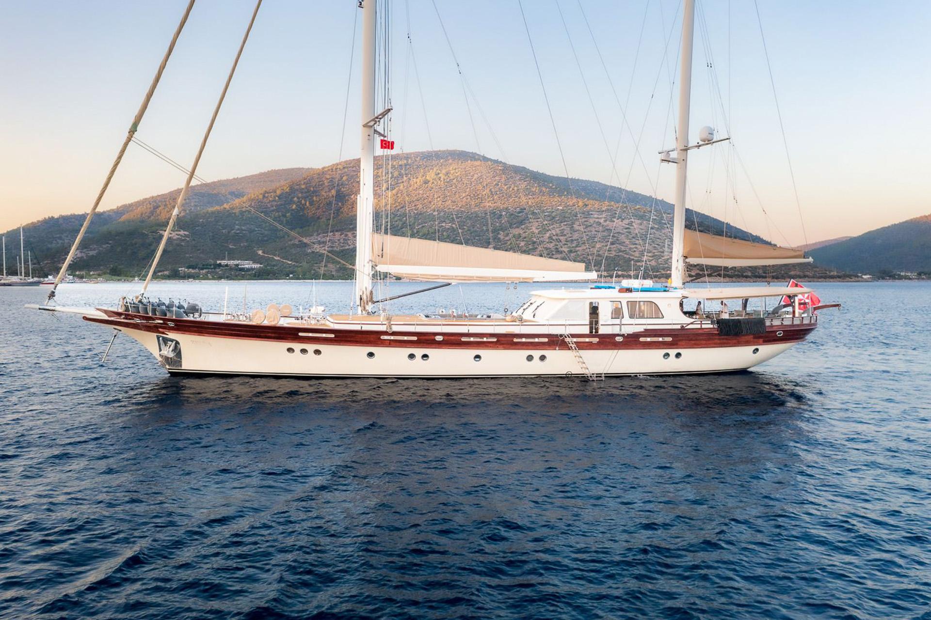 Zelda gulet amenities exterior deck in Türkiye