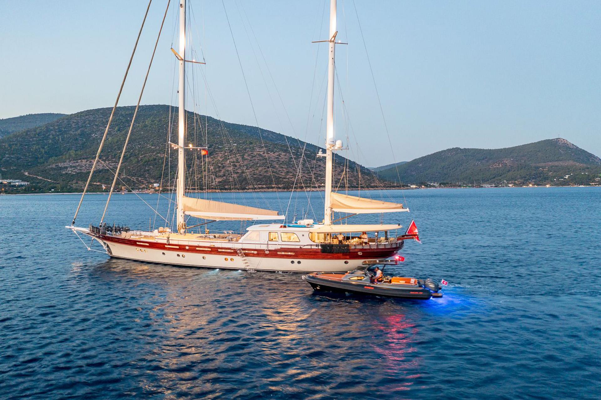 Zelda gulet amenities exterior deck in Türkiye