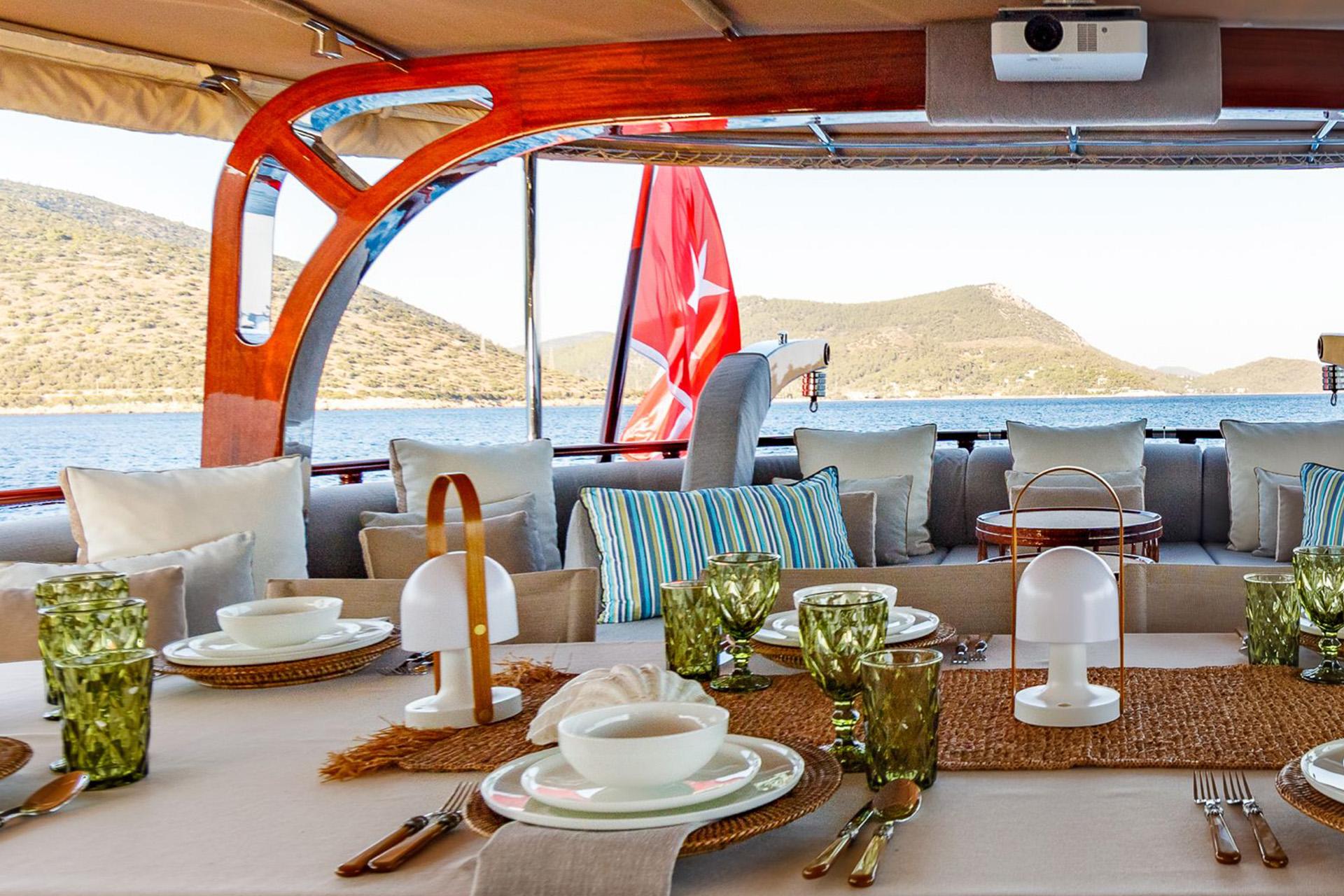 Zelda gulet amenities lifestyle dining in Türkiye