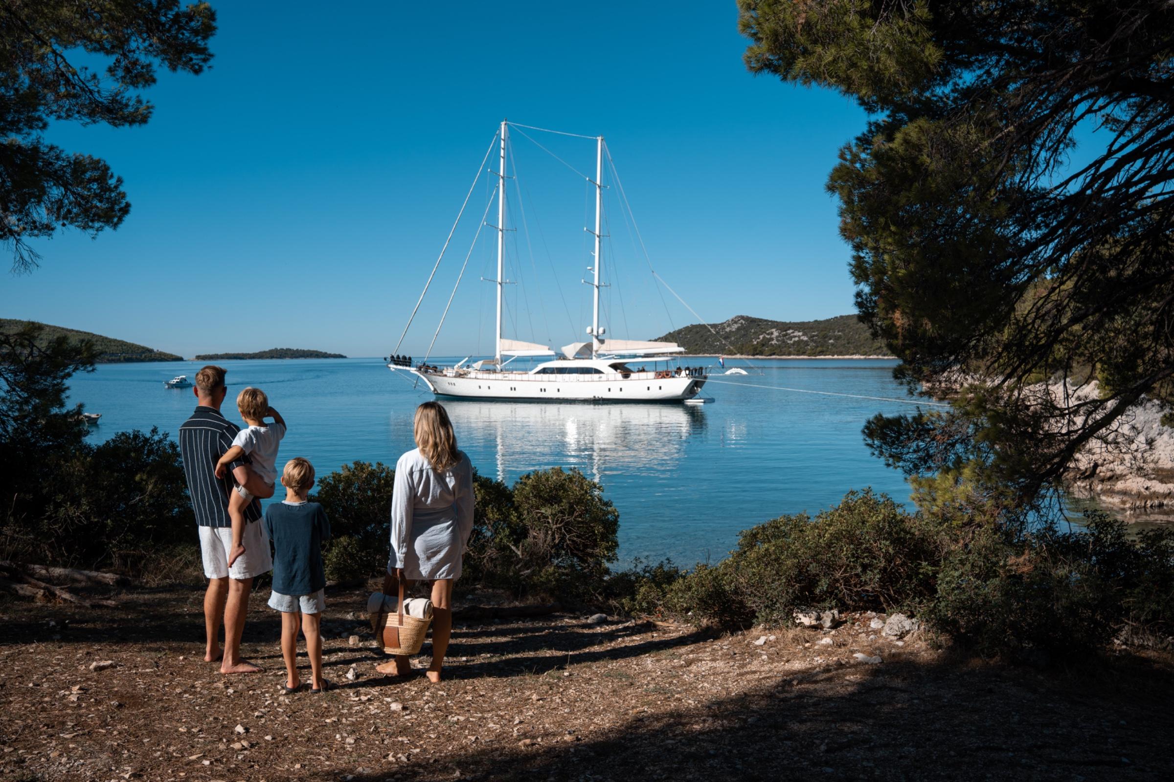Alessandro I gulet amenities lifestyle dining in Croatia
