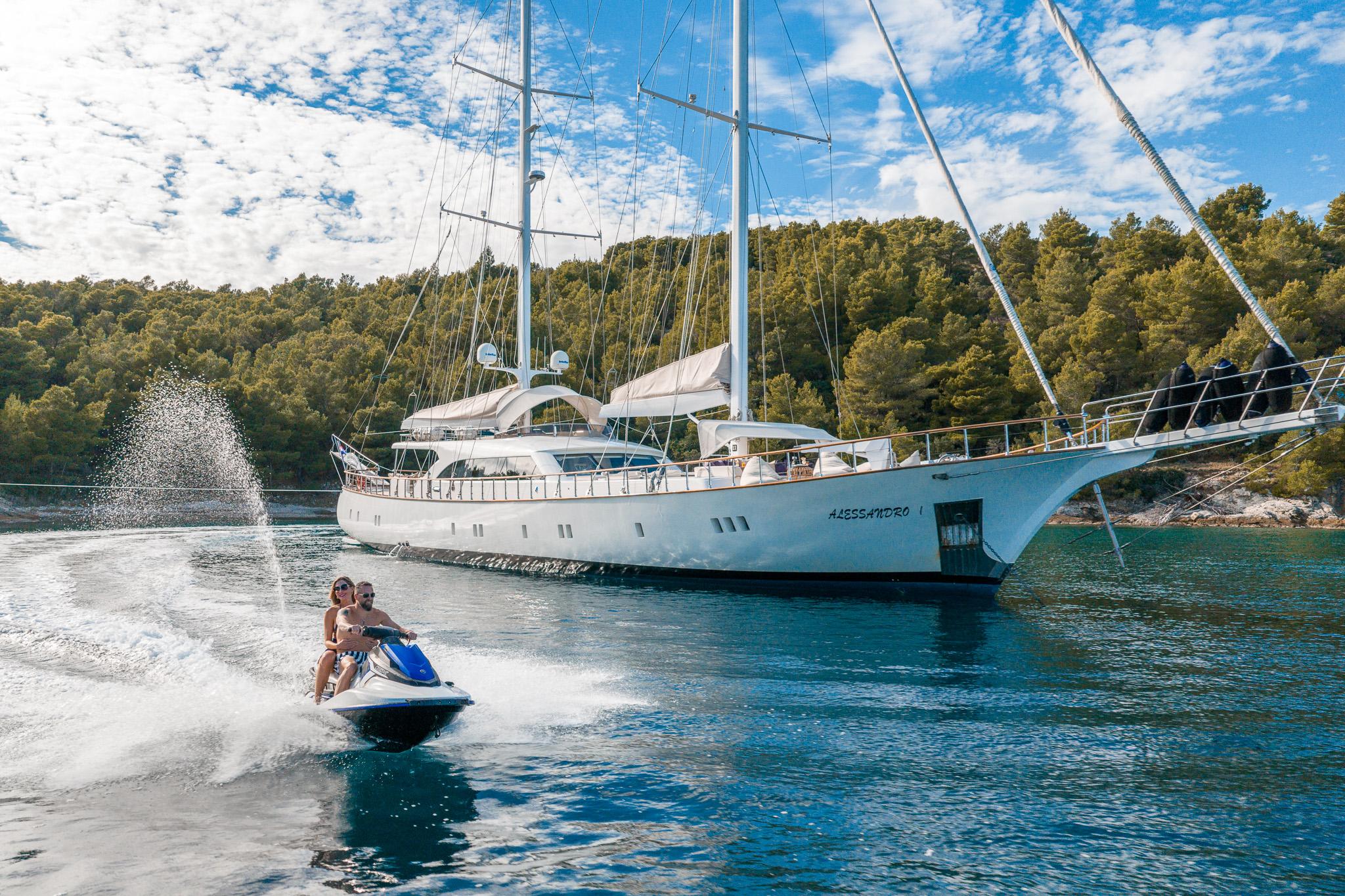 Alessandro I gulet amenities lifestyle dining in Croatia