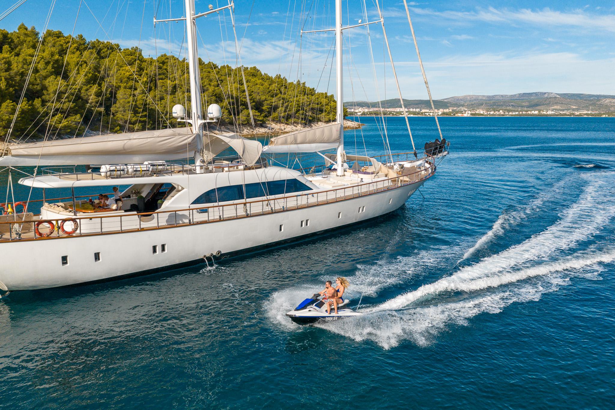 Alessandro I gulet amenities lifestyle dining in Croatia